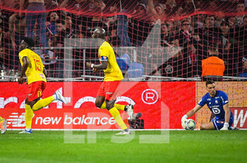 16/04/2022 - Arnaud KALIMUENDO of Lens celebrate his goal with teammates during the French championship Ligue 1 football match between LOSC Lille and RC Lens on April 16, 2022 at Pierre Mauroy stadium in Villeneuve-d'Ascq near Lille, France - LOSC LILLE VS RC LENS - FRENCH LIGUE 1 - CALCIO