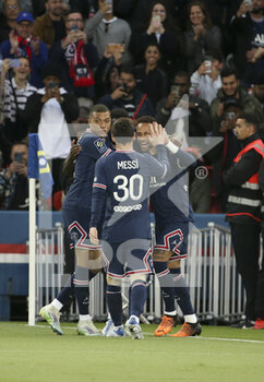 17/04/2022 - Neymar Jr of PSG (rigght) celebrates his goal with Kylian Mbappe, Lionel Messi of PSG during the French championship Ligue 1 football match between Paris Saint-Germain (PSG) and Olympique de Marseille (OM) on April 17, 2022 at Parc des Princes stadium in Paris, France - PARIS SAINT-GERMAIN VS OLYMPIQUE DE MARSEILLE - FRENCH LIGUE 1 - CALCIO