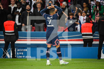 17/04/2022 - Kylian MBAPPE of PSG celebrates his goal during the French championship Ligue 1 football match between Paris Saint-Germain and Olympique de Marseille on April 17, 2022 at Parc des Princes stadium in Paris, France - PARIS SAINT-GERMAIN VS OLYMPIQUE DE MARSEILLE - FRENCH LIGUE 1 - CALCIO