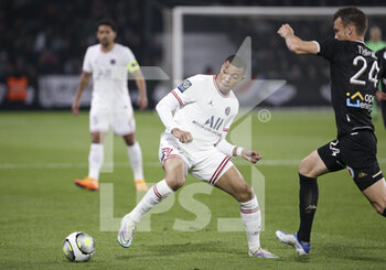 2022-04-20 - Kylian Mbappe of PSG during the French championship Ligue 1 football match between SCO Angers and Paris Saint-Germain on April 20, 2022 at Raymond Kopa stadium in Angers, France - SCO ANGERS VS PARIS SAINT-GERMAIN - FRENCH LIGUE 1 - SOCCER