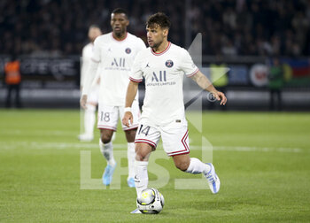 2022-04-20 - Juan Bernat of PSG during the French championship Ligue 1 football match between SCO Angers and Paris Saint-Germain on April 20, 2022 at Raymond Kopa stadium in Angers, France - SCO ANGERS VS PARIS SAINT-GERMAIN - FRENCH LIGUE 1 - SOCCER