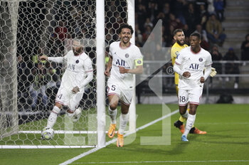 2022-04-20 - Marquinhos of PSG celebrates his goal with teammates during the French championship Ligue 1 football match between SCO Angers and Paris Saint-Germain on April 20, 2022 at Raymond Kopa stadium in Angers, France - SCO ANGERS VS PARIS SAINT-GERMAIN - FRENCH LIGUE 1 - SOCCER