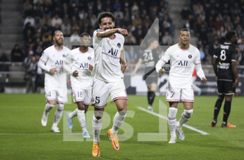2022-04-20 - Marquinhos of PSG celebrates his goal with teammates during the French championship Ligue 1 football match between SCO Angers and Paris Saint-Germain on April 20, 2022 at Raymond Kopa stadium in Angers, France - SCO ANGERS VS PARIS SAINT-GERMAIN - FRENCH LIGUE 1 - SOCCER