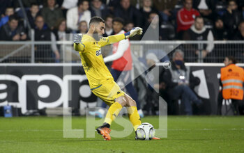 2022-04-20 - Goalkeeper of Angers Anthony Mandrea during the French championship Ligue 1 football match between SCO Angers and Paris Saint-Germain on April 20, 2022 at Raymond Kopa stadium in Angers, France - SCO ANGERS VS PARIS SAINT-GERMAIN - FRENCH LIGUE 1 - SOCCER