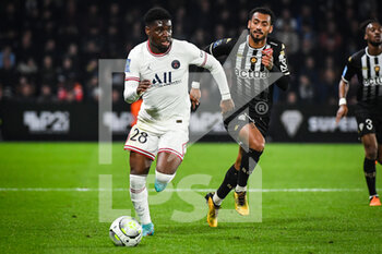 2022-04-20 - Eric Junior DINA-EBIMBE of PSG and Angelo FULGINI of Angers during the French championship Ligue 1 football match between SCO Angers and Paris Saint-Germain on April 20, 2022 at Raymond Kopa stadium in Angers, France - SCO ANGERS VS PARIS SAINT-GERMAIN - FRENCH LIGUE 1 - SOCCER