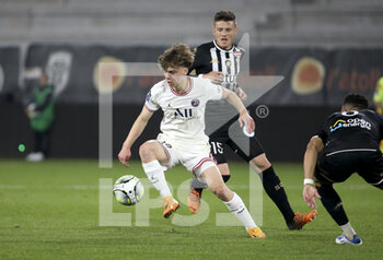 2022-04-20 - Edouard Michut of PSG, Pierrick Capelle of Angers during the French championship Ligue 1 football match between SCO Angers and Paris Saint-Germain on April 20, 2022 at Raymond Kopa stadium in Angers, France - SCO ANGERS VS PARIS SAINT-GERMAIN - FRENCH LIGUE 1 - SOCCER
