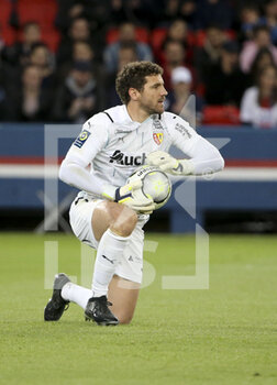 23/04/2022 - Goalkeeper of Lens Jean-Louis Leca during the French championship Ligue 1 football match between Paris Saint-Germain (PSG) and RC Lens (RCL) on April 23, 2022 at Parc des Princes stadium in Paris, France - PARIS SAINT-GERMAIN VS RC LENS - FRENCH LIGUE 1 - CALCIO