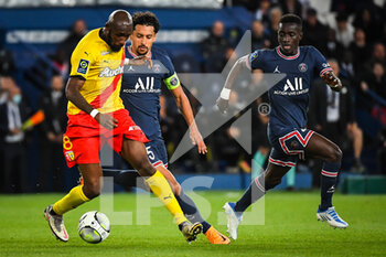 2022-04-23 - Seko FOFANA of Lens, MARQUINHOS of PSG and Idrissa GUEYE of PSG during the French championship Ligue 1 football match between Paris Saint-Germain and RC Lens on April 23, 2022 at Parc des Princes stadium in Paris, France - PARIS SAINT-GERMAIN VS RC LENS - FRENCH LIGUE 1 - SOCCER