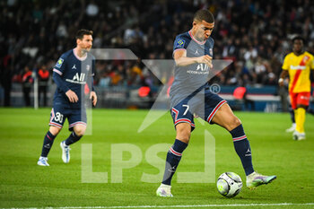 23/04/2022 - Lionel (Leo) MESSI of PSG and Kylian MBAPPE of PSG during the French championship Ligue 1 football match between Paris Saint-Germain and RC Lens on April 23, 2022 at Parc des Princes stadium in Paris, France - PARIS SAINT-GERMAIN VS RC LENS - FRENCH LIGUE 1 - CALCIO