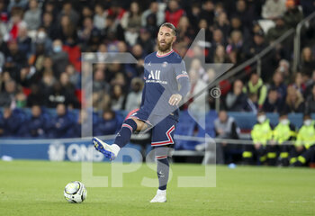 2022-04-23 - Sergio Ramos of PSG during the French championship Ligue 1 football match between Paris Saint-Germain and RC Lens on April 23, 2022 at Parc des Princes stadium in Paris, France - PARIS SAINT-GERMAIN VS RC LENS - FRENCH LIGUE 1 - SOCCER
