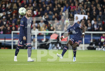 2022-04-23 - Idrissa Gueye Gana, Sergio Ramos (left) of PSG during the French championship Ligue 1 football match between Paris Saint-Germain (PSG) and RC Lens (RCL) on April 23, 2022 at Parc des Princes stadium in Paris, France - PARIS SAINT-GERMAIN VS RC LENS - FRENCH LIGUE 1 - SOCCER