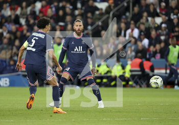 2022-04-23 - Sergio Ramos, Marquinhos (left) of PSG during the French championship Ligue 1 football match between Paris Saint-Germain (PSG) and RC Lens (RCL) on April 23, 2022 at Parc des Princes stadium in Paris, France - PARIS SAINT-GERMAIN VS RC LENS - FRENCH LIGUE 1 - SOCCER
