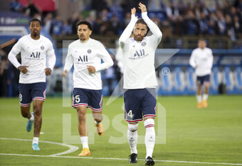 29/04/2022 - Sergio Ramos of PSG salutes the supporters during the French championship Ligue 1 football match between RC Strasbourg Alsace (RCSA) and Paris Saint-Germain (PSG) on April 29, 2022 at Stade de La Meinau in Strasbourg, France - RC STRASBOURG VS PARIS SAINT-GERMAIN - FRENCH LIGUE 1 - CALCIO