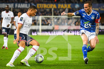 2022-04-29 - Kylian MBAPPE of PSG and Dimitri LIENARD of Strasbourg during the French championship Ligue 1 football match between RC Strasbourg and Paris Saint-Germain on April 29, 2022 at La Meinau stadium in Strasbourg, France - RC STRASBOURG VS PARIS SAINT-GERMAIN - FRENCH LIGUE 1 - SOCCER