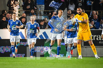 29/04/2022 - Kevin GAMEIRO of Strasbourg celebrate his goal with teammates during the French championship Ligue 1 football match between RC Strasbourg and Paris Saint-Germain on April 29, 2022 at La Meinau stadium in Strasbourg, France - RC STRASBOURG VS PARIS SAINT-GERMAIN - FRENCH LIGUE 1 - CALCIO