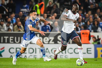 29/04/2022 - Adrien THOMASSON of Strasbourg and Danilo PEREIRA of PSG during the French championship Ligue 1 football match between RC Strasbourg and Paris Saint-Germain on April 29, 2022 at La Meinau stadium in Strasbourg, France - RC STRASBOURG VS PARIS SAINT-GERMAIN - FRENCH LIGUE 1 - CALCIO