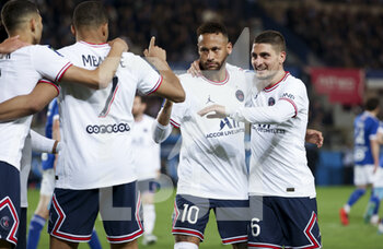 29/04/2022 - Neymar Jr, Marco Verratti of PSG celebrate the goal of Achraf Hakimi of PSG during the French championship Ligue 1 football match between RC Strasbourg Alsace (RCSA) and Paris Saint-Germain (PSG) on April 29, 2022 at Stade de La Meinau in Strasbourg, France - RC STRASBOURG VS PARIS SAINT-GERMAIN - FRENCH LIGUE 1 - CALCIO