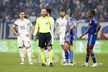 2022-05-01 - Referee Antony Gautier during the French championship Ligue 1 football match between Olympique de Marseille (OM) and Olympique Lyonnais (OL, Lyon) on May 1, 2022 at Stade Velodrome in Marseille, France - OLYMPIQUE DE MARSEILLE (OM) VS OLYMPIQUE LYONNAIS (OL, LYON) - FRENCH LIGUE 1 - SOCCER