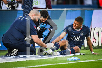 08/05/2022 - Kylian MBAPPE of PSG looks dejected during the French championship Ligue 1 football match between Paris Saint-Germain and ESTAC Troyes on May 8, 2022 at Parc des Princes stadium in Paris, France - PARIS SAINT-GERMAIN VS ESTAC TROYES - FRENCH LIGUE 1 - CALCIO