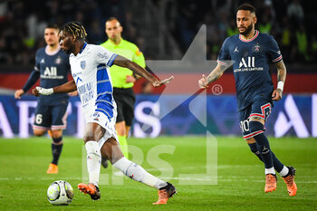 08/05/2022 - Rominigue KOUAME of ESTAC Troyes and NEYMAR JR of PSG during the French championship Ligue 1 football match between Paris Saint-Germain and ESTAC Troyes on May 8, 2022 at Parc des Princes stadium in Paris, France - PARIS SAINT-GERMAIN VS ESTAC TROYES - FRENCH LIGUE 1 - CALCIO