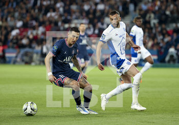 08/05/2022 - Angel Di Maria of PSG, Florian Tardieu of Troyes during the French championship Ligue 1 football match between Paris Saint-Germain and ESTAC Troyes on May 8, 2022 at Parc des Princes stadium in Paris, France - PARIS SAINT-GERMAIN VS ESTAC TROYES - FRENCH LIGUE 1 - CALCIO