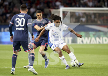 08/05/2022 - Yasser Larouci of Troyes, Achraf Hakimi of PSG (left) during the French championship Ligue 1 football match between Paris Saint-Germain and ESTAC Troyes on May 8, 2022 at Parc des Princes stadium in Paris, France - PARIS SAINT-GERMAIN VS ESTAC TROYES - FRENCH LIGUE 1 - CALCIO
