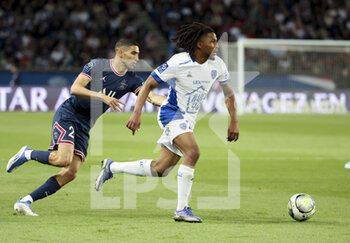 08/05/2022 - Yasser Larouci of Troyes, Achraf Hakimi of PSG (left) during the French championship Ligue 1 football match between Paris Saint-Germain and ESTAC Troyes on May 8, 2022 at Parc des Princes stadium in Paris, France - PARIS SAINT-GERMAIN VS ESTAC TROYES - FRENCH LIGUE 1 - CALCIO