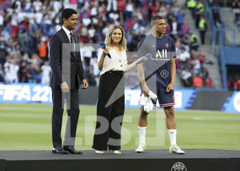 2022-05-21 - President of PSG Nasser Al Khelaifi, Kylian Mbappe of PSG during a ceremony celebrating the new contract of Mbappe with PSG before the French championship Ligue 1 football match between Paris Saint-Germain (PSG) and FC Metz on May 21, 2022 at Parc des Princes stadium in Paris, France - PARIS SAINT-GERMAIN (PSG) VS FC METZ - FRENCH LIGUE 1 - SOCCER