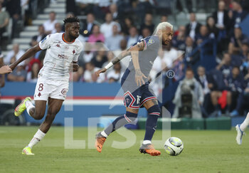 2022-05-21 - Neymar Jr of PSG, Boubacar Traore of FC Metz (left) during the French championship Ligue 1 football match between Paris Saint-Germain (PSG) and FC Metz on May 21, 2022 at Parc des Princes stadium in Paris, France - PARIS SAINT-GERMAIN (PSG) VS FC METZ - FRENCH LIGUE 1 - SOCCER
