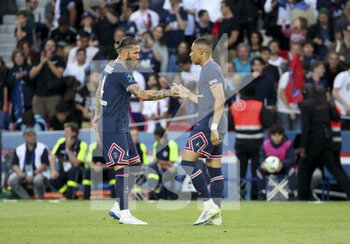 2022-05-21 - Kylian Mbappe of PSG celebrates his goal with Sergio Ramos (left) during the French championship Ligue 1 football match between Paris Saint-Germain (PSG) and FC Metz on May 21, 2022 at Parc des Princes stadium in Paris, France - PARIS SAINT-GERMAIN (PSG) VS FC METZ - FRENCH LIGUE 1 - SOCCER