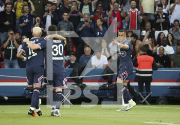 2022-05-21 - Kylian Mbappe of PSG celebrates his goal with Neymar Jr, Lionel Messi of PSG during the French championship Ligue 1 football match between Paris Saint-Germain (PSG) and FC Metz on May 21, 2022 at Parc des Princes stadium in Paris, France - PARIS SAINT-GERMAIN (PSG) VS FC METZ - FRENCH LIGUE 1 - SOCCER