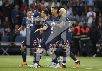 2022-05-21 - Neymar Jr of PSG (far right) celebrates his goal with Angel Di Maria, Lionel Messi, Danilo Pereira, Marco Verratti during the French championship Ligue 1 football match between Paris Saint-Germain (PSG) and FC Metz on May 21, 2022 at Parc des Princes stadium in Paris, France - PARIS SAINT-GERMAIN (PSG) VS FC METZ - FRENCH LIGUE 1 - SOCCER