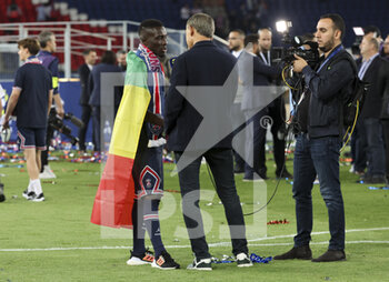 2022-05-21 - Idrissa Gueye Gana of PSG following the Ligue 1 Trophy Ceremony following the French championship Ligue 1 football match between Paris Saint-Germain (PSG) and FC Metz on May 21, 2022 at Parc des Princes stadium in Paris, France - PARIS SAINT-GERMAIN (PSG) VS FC METZ - FRENCH LIGUE 1 - SOCCER