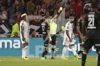 05/08/2022 - Referee Benoit BASTIEN yellow card Alexandre LACAZETTE of Lyon during the French championship Ligue 1 football match between Olympique Lyonnais (Lyon) and AC Ajaccio on August 5, 2022 at Groupama stadium in Decines-Charpieu near Lyon, France - FOOTBALL - FRENCH CHAMP - LYON V AJACCIO - FRENCH LIGUE 1 - CALCIO