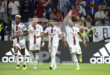 05/08/2022 - Alexandre Lacazette of Lyon (right) celebrates his goal with teammates during the French championship Ligue 1 football match between Olympique Lyonnais (OL) and AC Ajaccio (ACA) on August 5, 2022 at Groupama Stadium in Decines-Charpieu near Lyon, France - FOOTBALL - FRENCH CHAMP - LYON V AJACCIO - FRENCH LIGUE 1 - CALCIO