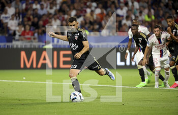 05/08/2022 - Thomas Mangani of Ajaccio scores his goal on a penalty kick during the French championship Ligue 1 football match between Olympique Lyonnais (OL) and AC Ajaccio (ACA) on August 5, 2022 at Groupama Stadium in Decines-Charpieu near Lyon, France - FOOTBALL - FRENCH CHAMP - LYON V AJACCIO - FRENCH LIGUE 1 - CALCIO