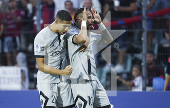 2022-08-06 - Neymar Jr of PSG celebrates his goal with Achraf Hakimi of PSG (left) during the French championship Ligue 1 football match between Clermont Foot 63 and Paris Saint-Germain (PSG) on August 6, 2022 at Stade Gabriel Montpied in Clermont-Ferrand, France - FOOTBALL - FRENCH CHAMP - CLERMONT V PARIS SG - FRENCH LIGUE 1 - SOCCER