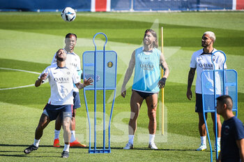 11/08/2022 - NEYMAR JR of PSG, Renato SANCHES of PSG, Sergio RAMOS of PSG and Leandro PAREDES of PSG during the training of the Paris Saint-Germain team on August 11, 2022 at Camp des Loges in Saint-Germain-en-Laye near Paris, France - FOOTBALL - TRAINING OF THE PARIS SG TEAM - FRENCH LIGUE 1 - CALCIO