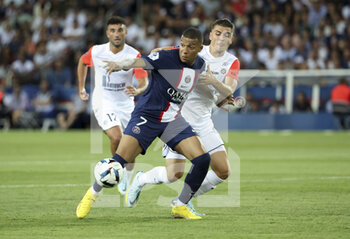 13/08/2022 - Kylian Mbappe of PSG, Joris Chotard of Montpellier during the French championship Ligue 1 football match between Paris Saint-Germain (PSG) and Montpellier HSC (MHSC) on August 13, 2022 at Parc des Princes stadium in Paris, France - FOOTBALL - FRENCH CHAMP - PARIS SG V MONTPELLIER - FRENCH LIGUE 1 - CALCIO