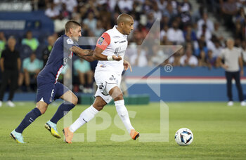 13/08/2022 - Wahbi Khazri of Montpellier, Marco Verratti of PSG (left) during the French championship Ligue 1 football match between Paris Saint-Germain (PSG) and Montpellier HSC (MHSC) on August 13, 2022 at Parc des Princes stadium in Paris, France - FOOTBALL - FRENCH CHAMP - PARIS SG V MONTPELLIER - FRENCH LIGUE 1 - CALCIO