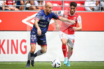 14/08/2022 - Johan GASTIEN of Clermont and Maxime BUSI of Reims during the French championship Ligue 1 football match between Stade de Reims and Clermont Foot 63 on August 14, 2022 at Auguste Delaune stadium in Reims, France - FOOTBALL - FRENCH CHAMP - REIMS V CLERMONT - FRENCH LIGUE 1 - CALCIO
