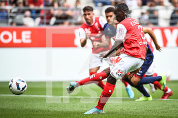 14/08/2022 - Kamory DOUMBIA of Reims scores his penalty during the French championship Ligue 1 football match between Stade de Reims and Clermont Foot 63 on August 14, 2022 at Auguste Delaune stadium in Reims, France - FOOTBALL - FRENCH CHAMP - REIMS V CLERMONT - FRENCH LIGUE 1 - CALCIO
