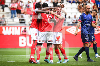 14/08/2022 - Kamory DOUMBIA of Reims celebrate his goal with teammates during the French championship Ligue 1 football match between Stade de Reims and Clermont Foot 63 on August 14, 2022 at Auguste Delaune stadium in Reims, France - FOOTBALL - FRENCH CHAMP - REIMS V CLERMONT - FRENCH LIGUE 1 - CALCIO