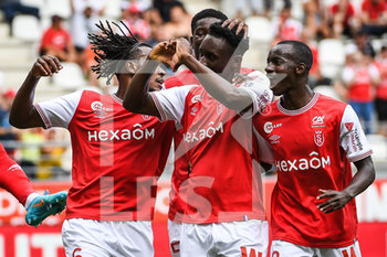 14/08/2022 - Folarin BALOGUN of Reims celebrate his goal with teammates during the French championship Ligue 1 football match between Stade de Reims and Clermont Foot 63 on August 14, 2022 at Auguste Delaune stadium in Reims, France - FOOTBALL - FRENCH CHAMP - REIMS V CLERMONT - FRENCH LIGUE 1 - CALCIO