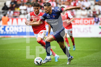 14/08/2022 - Maxime BUSI of Reims and Elbasan RASHANI of Clermont during the French championship Ligue 1 football match between Stade de Reims and Clermont Foot 63 on August 14, 2022 at Auguste Delaune stadium in Reims, France - FOOTBALL - FRENCH CHAMP - REIMS V CLERMONT - FRENCH LIGUE 1 - CALCIO