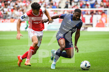14/08/2022 - Martin ADELINE of Reims and Jeremie BELA of Clermont during the French championship Ligue 1 football match between Stade de Reims and Clermont Foot 63 on August 14, 2022 at Auguste Delaune stadium in Reims, France - FOOTBALL - FRENCH CHAMP - REIMS V CLERMONT - FRENCH LIGUE 1 - CALCIO