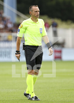 14/08/2022 - Referee Ruddy Buquet during the French championship Ligue 1 football match between AJ Auxerre (AJA) and Angers SCO on August 14, 2022 at Stade Abbe Deschamps in Auxerre, France - FOOTBALL - FRENCH CHAMP - AUXERRE V ANGERS - FRENCH LIGUE 1 - CALCIO