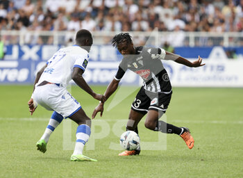 14/08/2022 - Souleyman Doumbia of Angers, Lassine Sinayoko of Auxerre (left) during the French championship Ligue 1 football match between AJ Auxerre (AJA) and Angers SCO on August 14, 2022 at Stade Abbe Deschamps in Auxerre, France - FOOTBALL - FRENCH CHAMP - AUXERRE V ANGERS - FRENCH LIGUE 1 - CALCIO