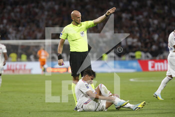 2022-08-19 - Referee Eric WATTELLIER and Lucas PAQUETA of Lyon during the French championship Ligue 1 football match between Olympique Lyonnais (Lyon) and ESTAC Troyes on August 19, 2022 at Groupama stadium in Decines-Charpieu near Lyon, France - FOOTBALL - FRENCH CHAMP - LYON V TROYES - FRENCH LIGUE 1 - SOCCER
