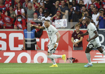 2022-08-21 - Kylian Mbappe of PSG celebrates his first goal during the French championship Ligue 1 football match between LOSC Lille and Paris Saint-Germain on August 21, 2022 at Stade Pierre Mauroy in Villeneuve-d'Ascq near Lille, France - FOOTBALL - FRENCH CHAMP - LILLE V PARIS SG - FRENCH LIGUE 1 - SOCCER
